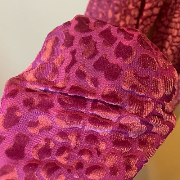 Blackmilk Burned Velvet Magenta Dahlia Leggings - Picture 6 of 11